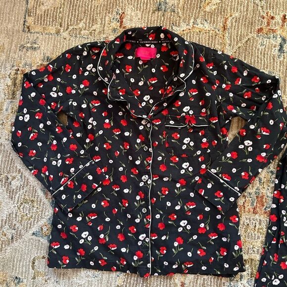 Victoria's Secret Black and Red Pajama Set - Picture 2 of 6